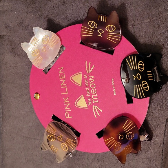 Other - Kitty hair clips New on card 5pc